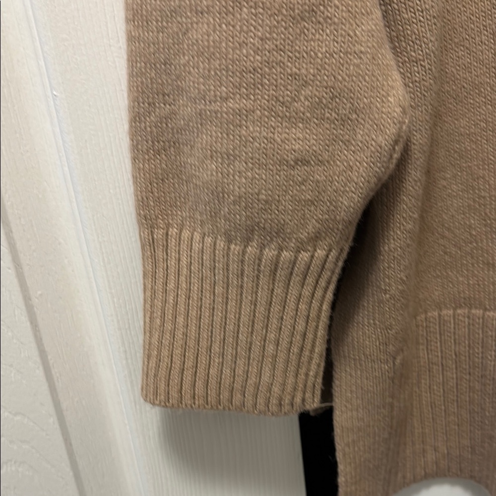 H&M Sweater - Picture 5 of 6